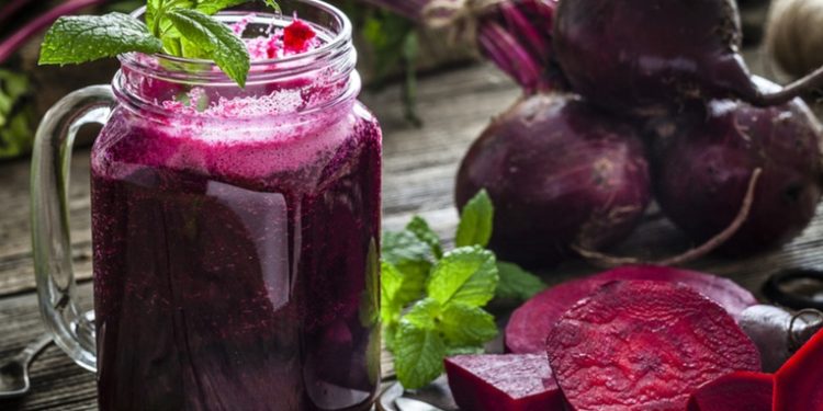 El zumo de remolacha podrí­a ayudar a las personas con enfermedad coronaria, según un estudio