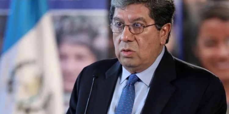 Elección de gobernadores departamentales progresa satisfactoriamente, asegura Víctor Hugo Godoy