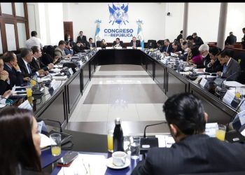 Elección de Magistrados del TSE destacada en reunión de jefes de bloque