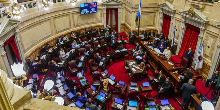 Elecciones en Argentina: un Congreso sin mayorías absolutas y la ultraderecha como tercera fuerza