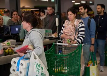 Electricidad vuelve a España y Portugal tras apagón masivo