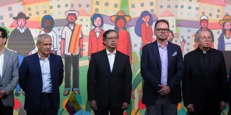 ELN congela diálogos de paz con el Gobierno de Colombia