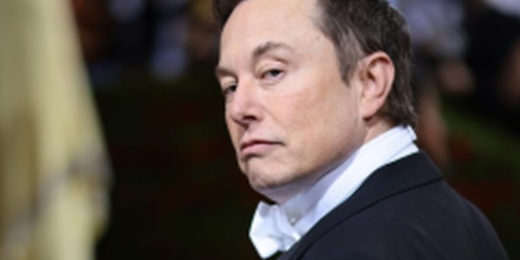 Elon Musk amenaza con abandonar la compra de Twitter