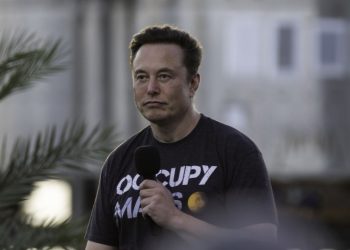Elon Musk califica a Biden de demasiado viejo para un segundo mandato presidencia