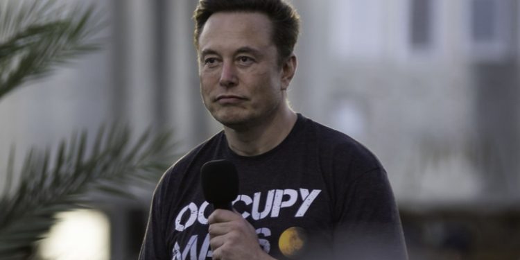 Elon Musk califica a Biden de demasiado viejo para un segundo mandato presidencia