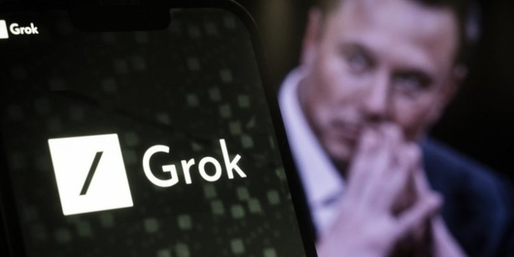 Elon Musk lanza su propio chatbot de IA para destronar a ChatGPT