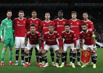 Elon Musk tuitea que va a comprar el Manchester United