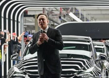 Elon Musk vuelve a vender acciones de Tesla tras comprar Twitter