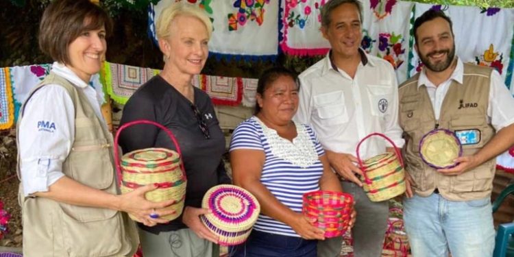 Embajadora de EEUU ante la FAO visita zonas desfavorecidas de Guatemala