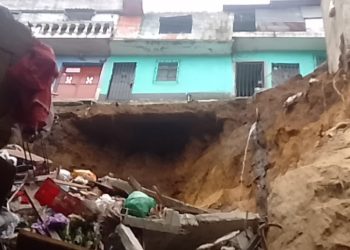 Emergencia en zona 3: tres viviendas colapsan por intensas lluvias, según Conred