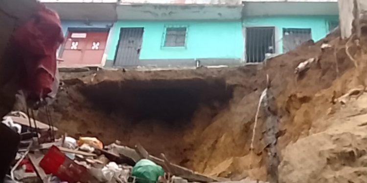 Emergencia en zona 3: tres viviendas colapsan por intensas lluvias, según Conred