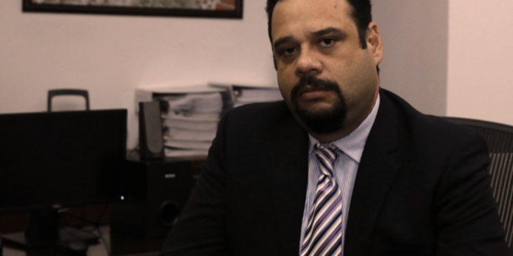 Emiten alerta roja contra ex ministro de Comunicaciones