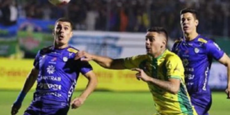 Empate sin goles en la ida de la semifinal entre Xinabajul-Huehue y Cobán Imperial