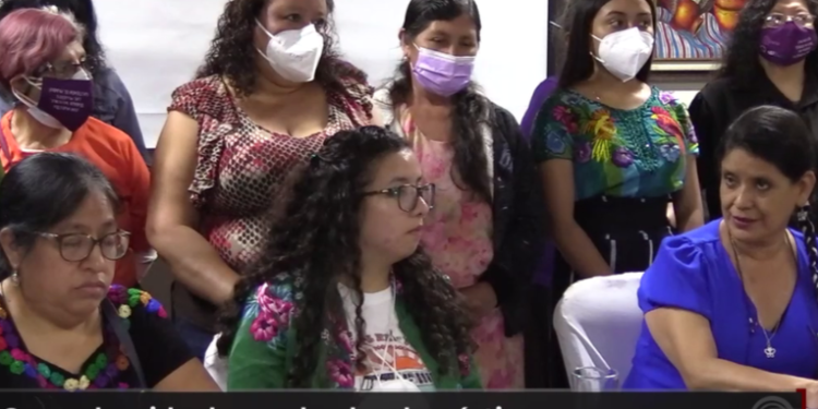 Empleadas domésticas denuncian despidos laborales por no estar vacunadas contra el COVID-19