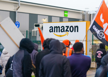 Empleados de Amazon planean una huelga internacional durante el 'Black Friday'