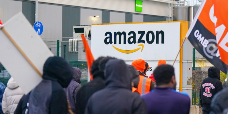 Empleados de Amazon planean una huelga internacional durante el 'Black Friday'
