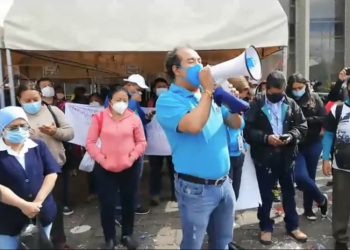 Empleados de hospitales públicos exigen pago de bono de Q3 mil