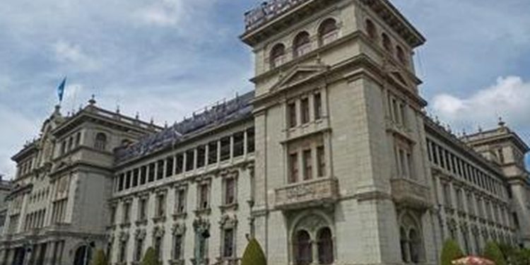 Empleados públicos están de asueto