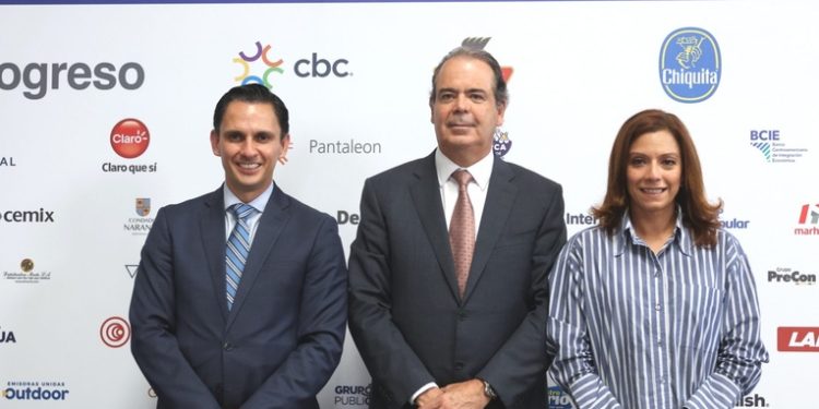 Empresarios guatemaltecos enfatizan la importancia de respetar la voluntad popular en el Encuentro Nacional.