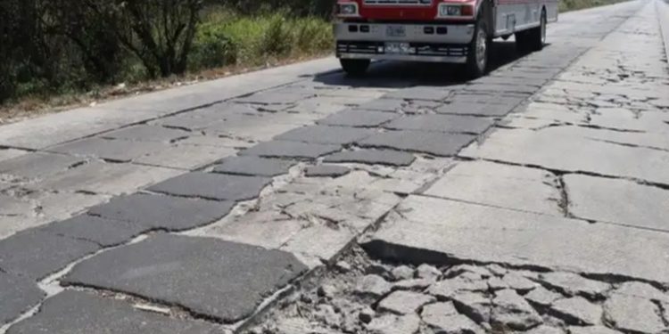 Empresarios presentan quejas por bloqueos y el mal estado de las carreteras en el país