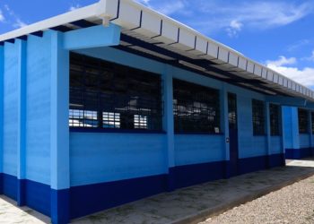 Empresas dejan trabajos de remozamiento inconclusos de 160 edificios educativos