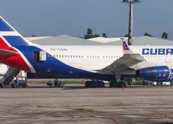 Empresas niegan combustible a aerolínea cubana en Argentina