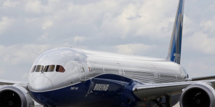 Encuentran un cadáver en el tren de aterrizaje de un avión con destino a Hawái