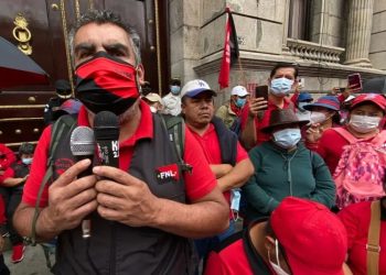 Enérgica marcha de 800 salubristas busca garantizar estabilidad laboral