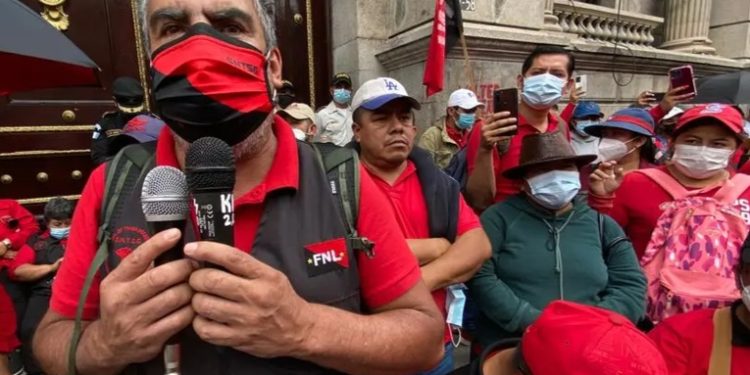 Enérgica marcha de 800 salubristas busca garantizar estabilidad laboral