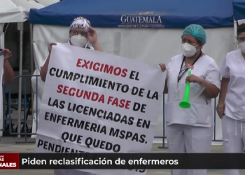 Enfermeros protestan y piden que los reclasifiquen