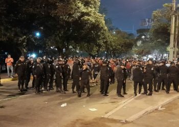Enfrentamiento entre aficionados de Municipal y Olimpia dejan varios heridos