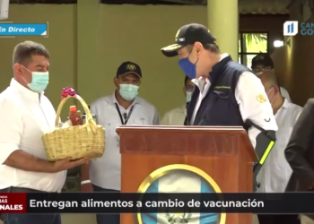 Entregan alimentos a 50 municipios a cambio de vacunación