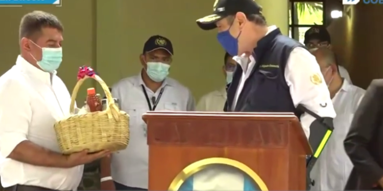 Entregan alimentos a 50 municipios a cambio de vacunación