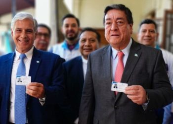 Entregan las primeras dos credenciales a candidatos presidenciales de TODOS y Partido AZUL