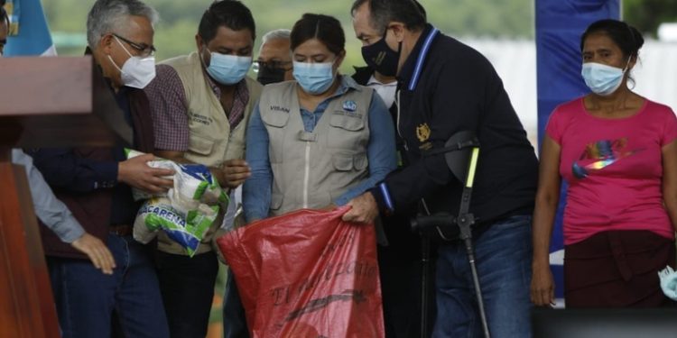 Entregan raciones de alimentos en Atescatempa, Jutiapa