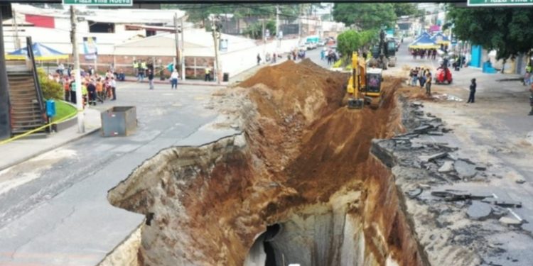 Época de lluvias causa 46 hundimientos en calles y carreteras