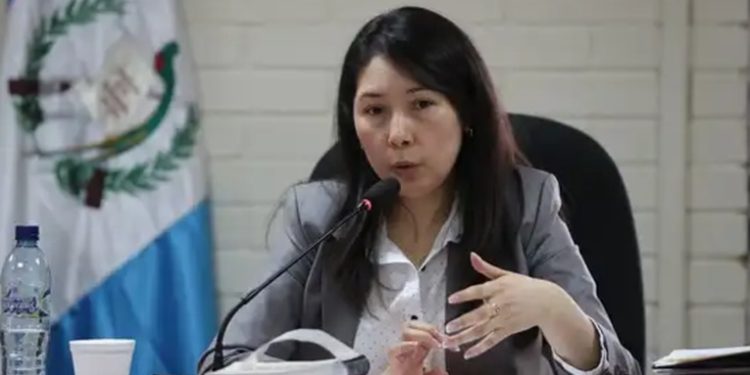 Erika Aifán denuncia acoso por parte de las fuerzas de seguridad