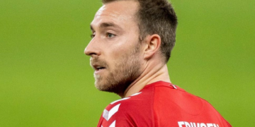 Eriksen recibe el alta y abandona el hospital tras el éxito de su operación