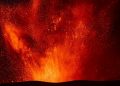 Erupción del volcán Etna obliga a desviar vuelos