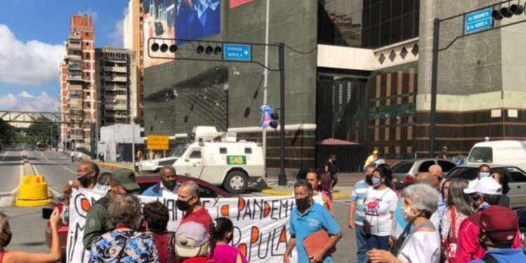 Es un lujo comer proteí­na: la precaria situación de jubilados y pensionados venezolanos