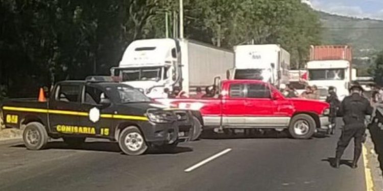 Escasez de Combustible en Occidente de Guatemala por Bloqueo en Puerto Quetzal