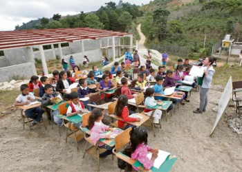 Escuelas públicas buscan abastecerse de agua potable
