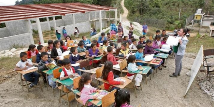 Escuelas públicas buscan abastecerse de agua potable
