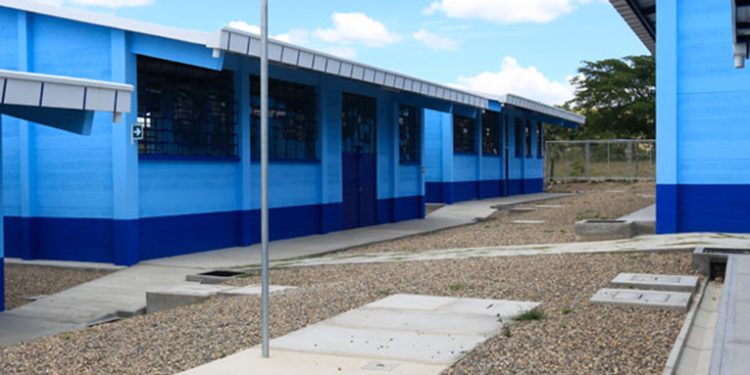 Escuelas públicas se preparan para iniciar clases