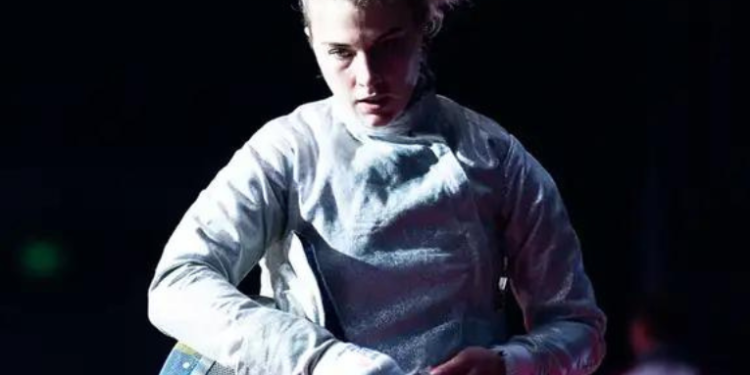 Esgrimista, descalificada por no dar la mano a rival rusa