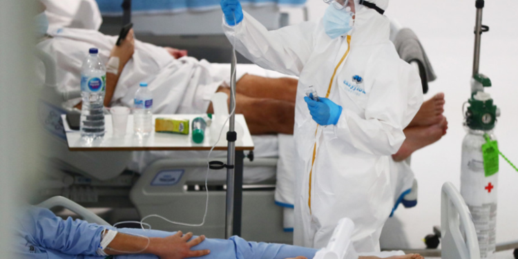 España detecta el primer caso de la variante í“micron del coronavirus en un viajero procedente de Sudáfrica