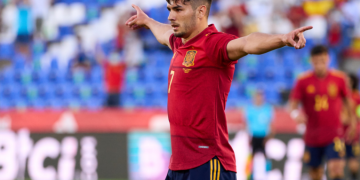 España golea a Lituania con 16 debuts