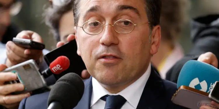 España retira a su embajadora en Argentina