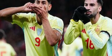 España sella su primera plaza de grupo con una trabajada victoria en Dinamarca