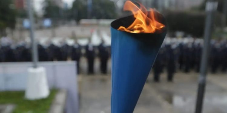 Esperan centenares de grupos que encenderán el fuego patrio en el obelisco este jueves